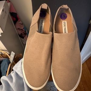 Steve madden nude slip on